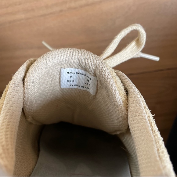 Everlane: The Trainer Sneaker in Butter - Picture 6 of 7